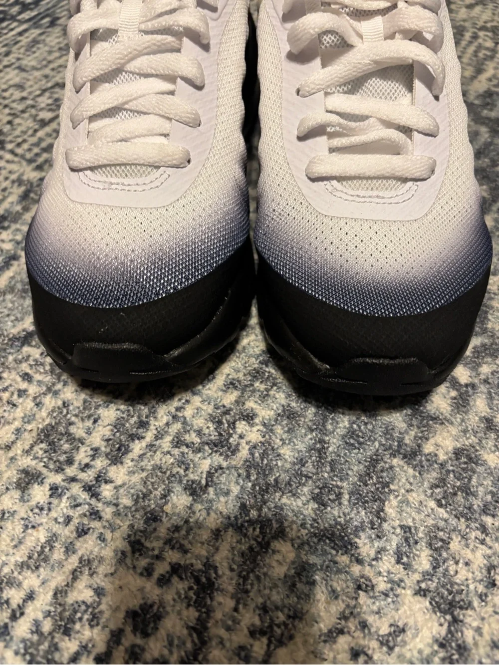 Nike Kids Size 6Y (Youth) Gradient White Black Sneakers with Red Swoosh